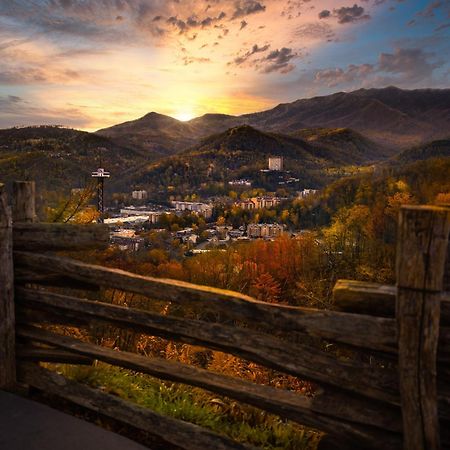 Mountain Lake Lodge, Hot Tub, Theater Room, 1089 Free Tickets Each Paid Day, Dollywood And More Sevierville Eksteriør billede