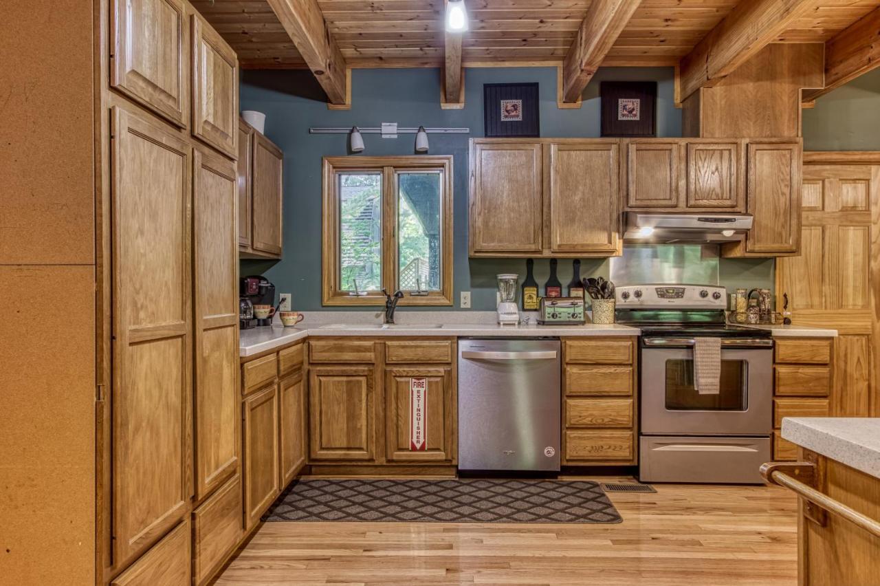 Mountain Lake Lodge, Hot Tub, Theater Room, 1089 Free Tickets Each Paid Day, Dollywood And More Sevierville Eksteriør billede