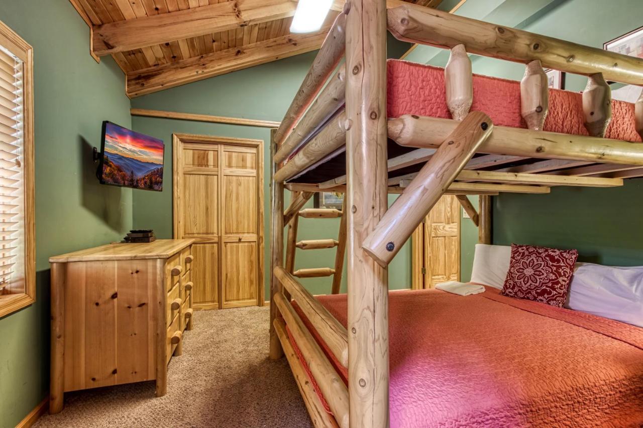 Mountain Lake Lodge, Hot Tub, Theater Room, 1089 Free Tickets Each Paid Day, Dollywood And More Sevierville Eksteriør billede